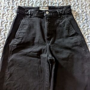 Everlane barrel jean, size 4, washed black